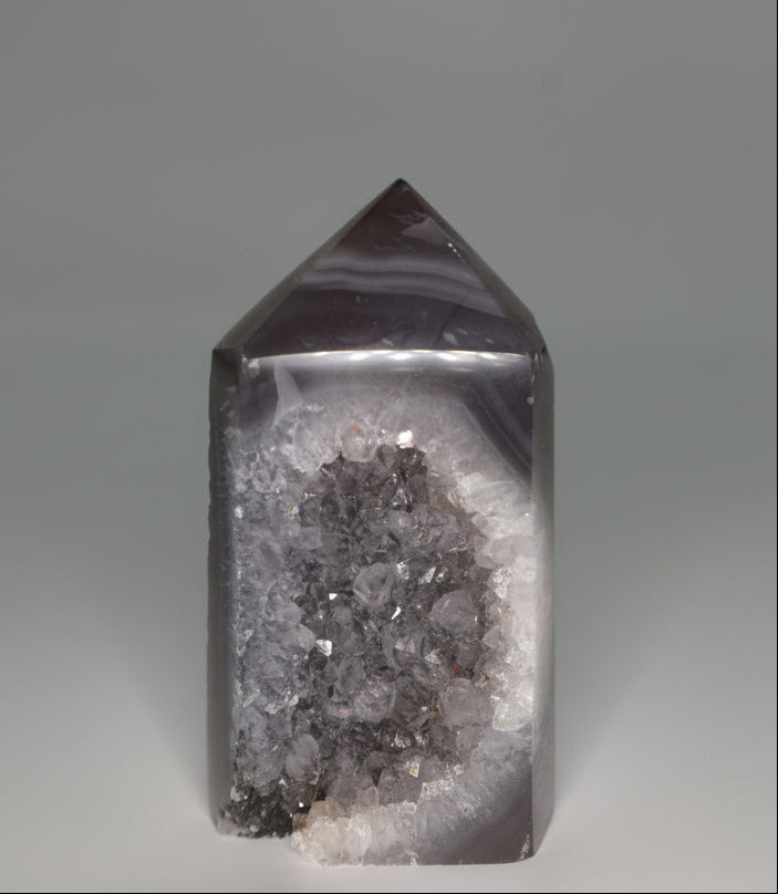 Achat Spitze mit Geode 06