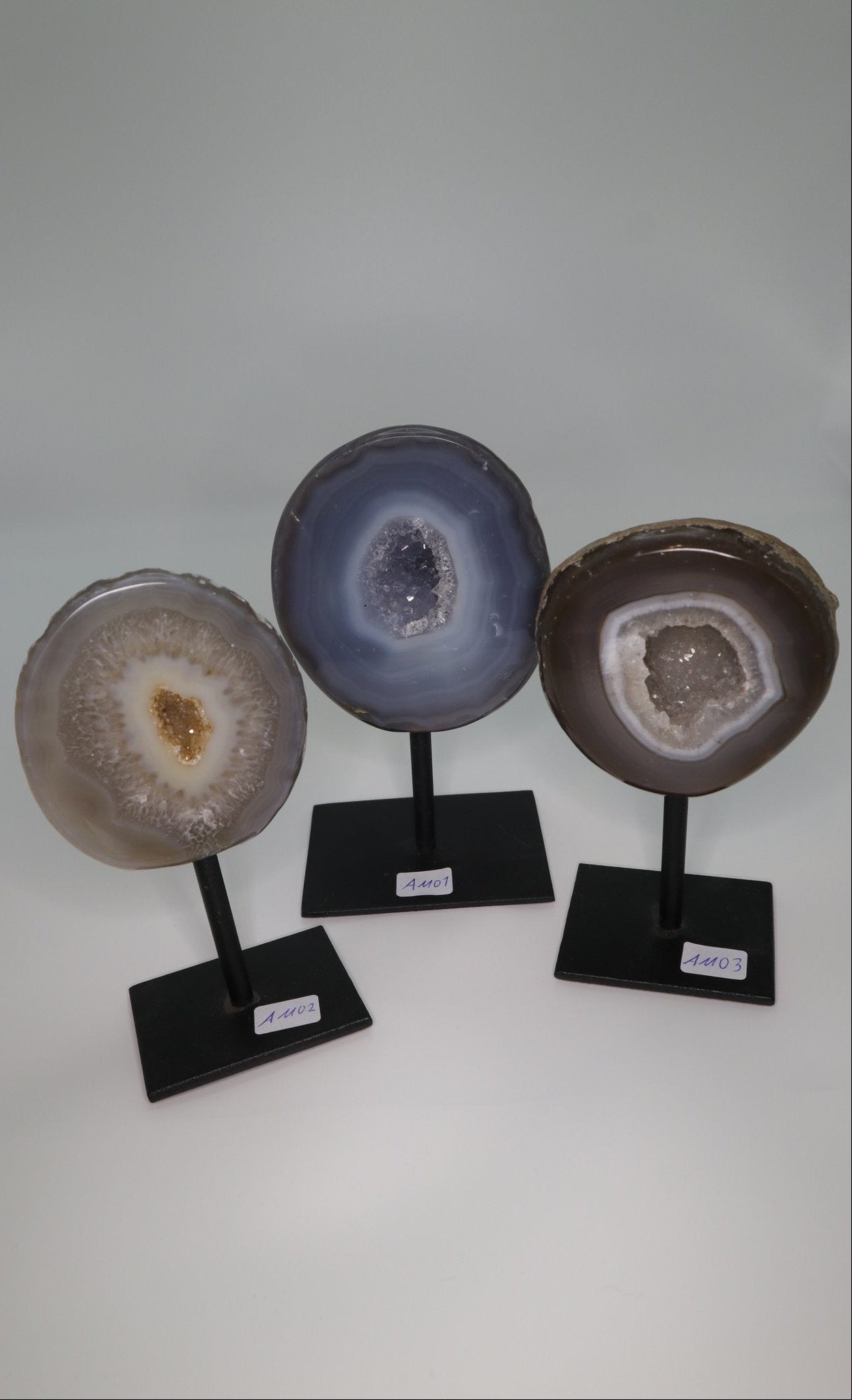 Achat-Geode auf Metallständer 03