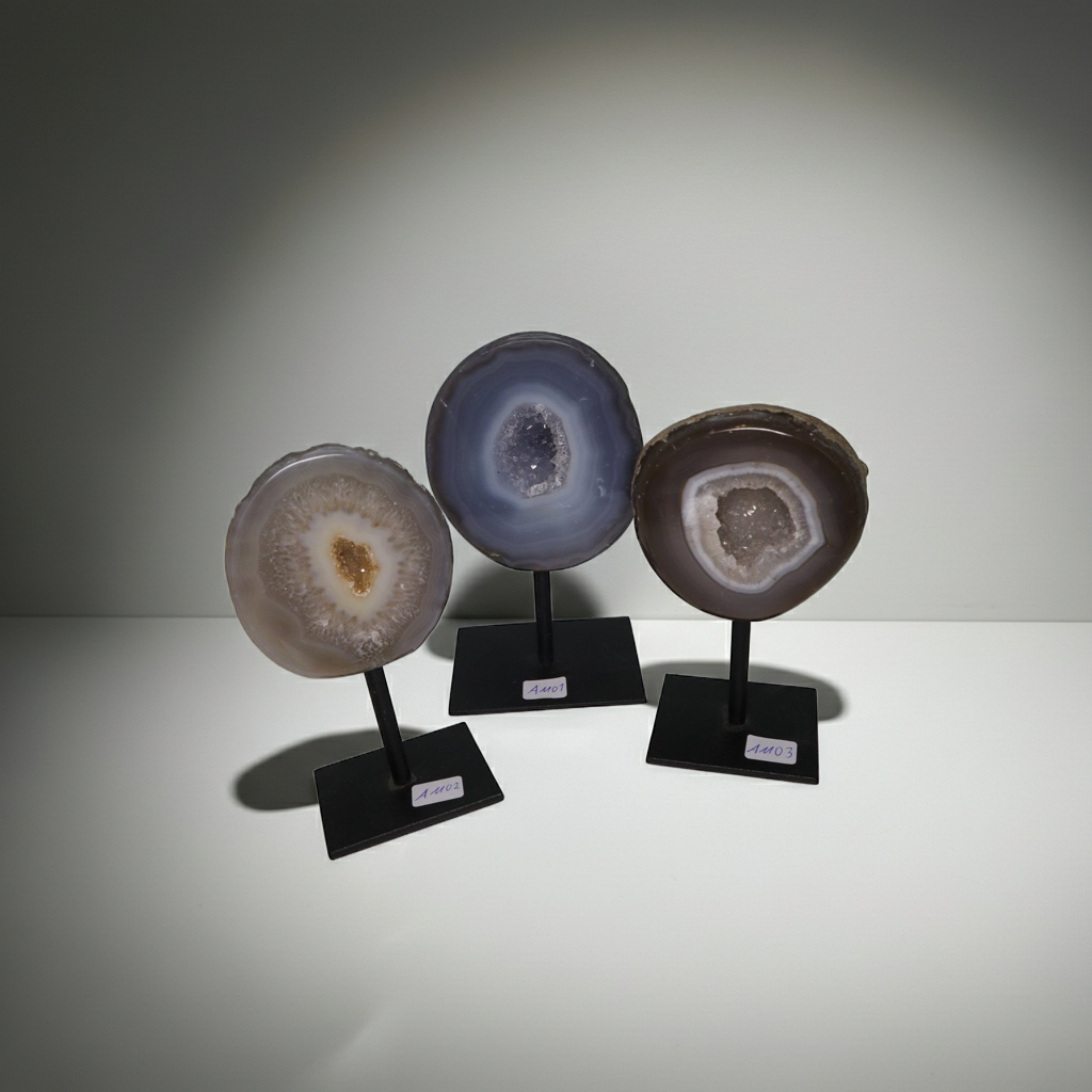 Achat-Geode auf Metallständer 01