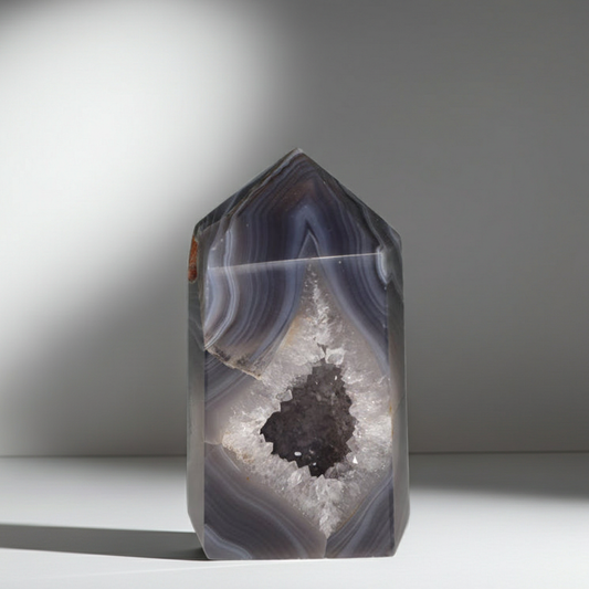 Achat Spitze mit Geode 08