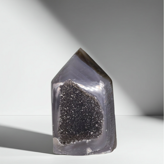 Achat Spitze mit Geode 12