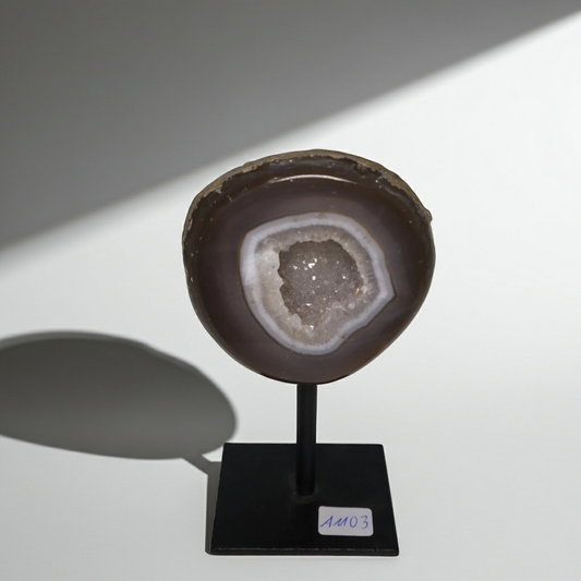 Achat-Geode auf Metallständer 03