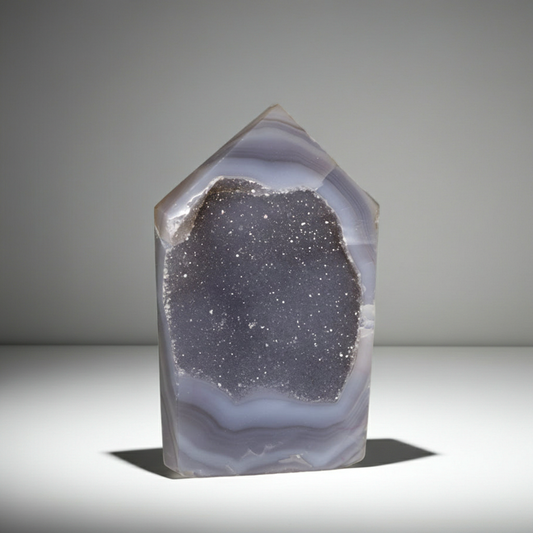 Achat Spitze mit Geode 05