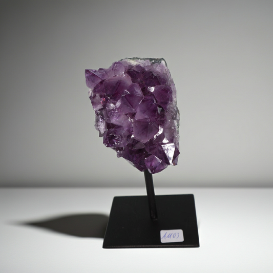Amethyst auf Metallständer 03