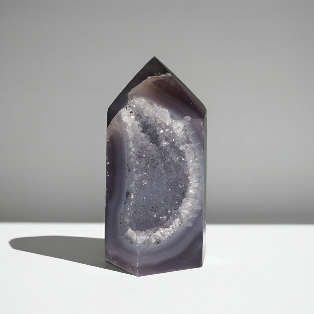 Achat Spitze mit Geode 02