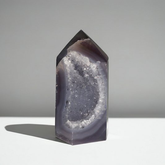 Achat Spitze mit Geode 02