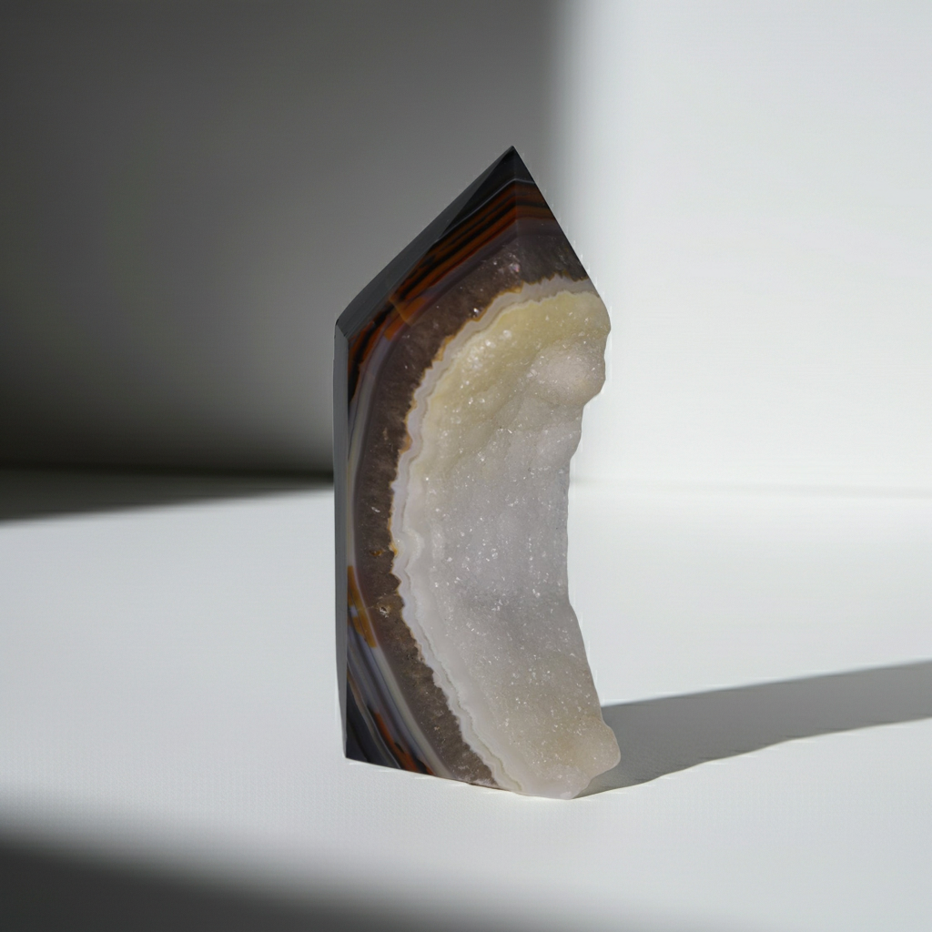 Achat Spitze mit Geode 01