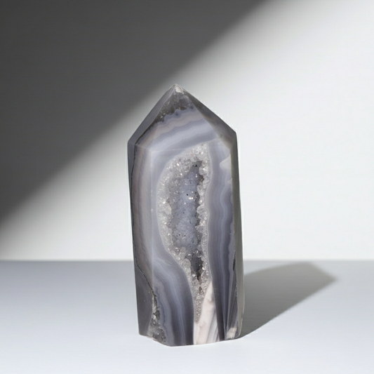 Achat Spitze mit Geode 14