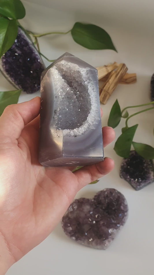 Achat Spitze mit Geode 02