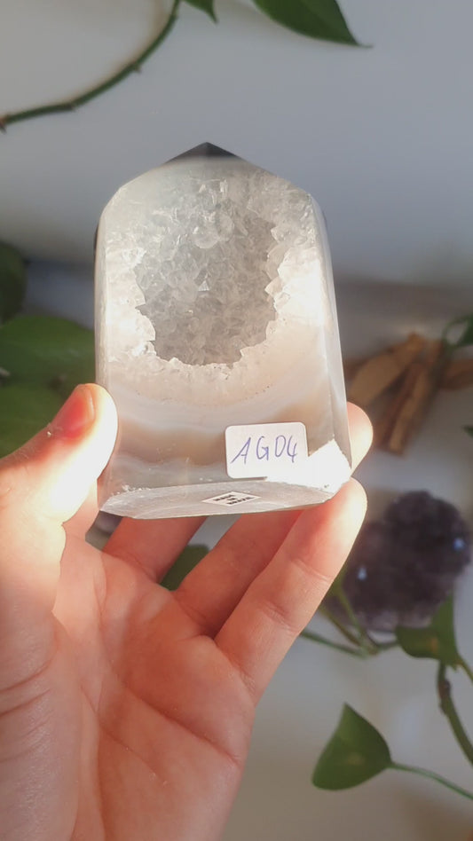 Achat Spitze mit Geode 04