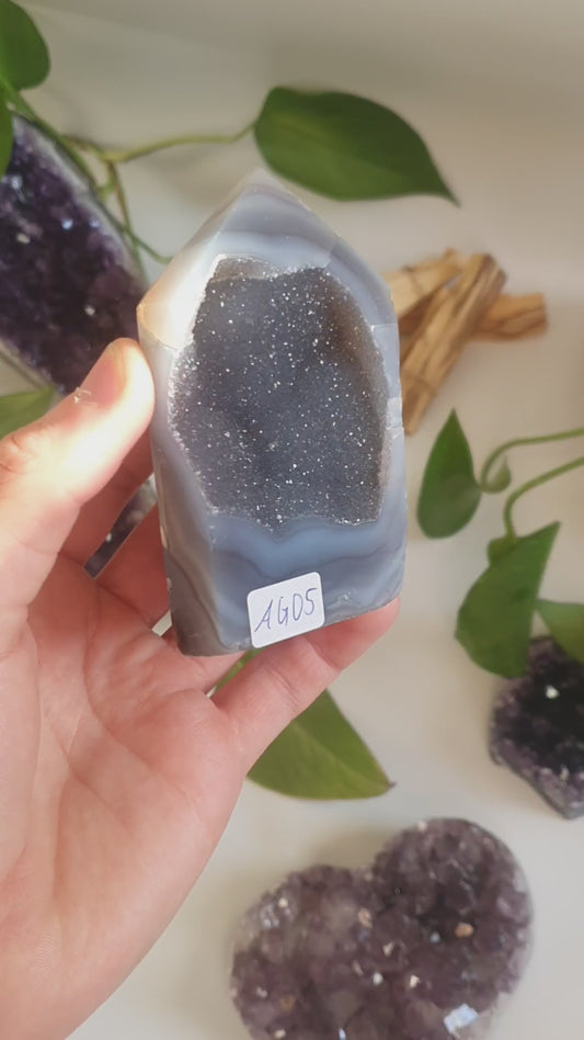 Achat Spitze mit Geode 05